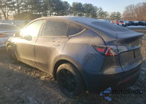2023 Tesla Model Y из США, поврежденный, VIN 7SAYGAEE8PF942790